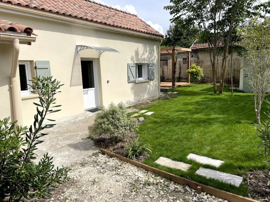 Petite Maison Avec Jardin Au Calme Флоарак Екстериор снимка