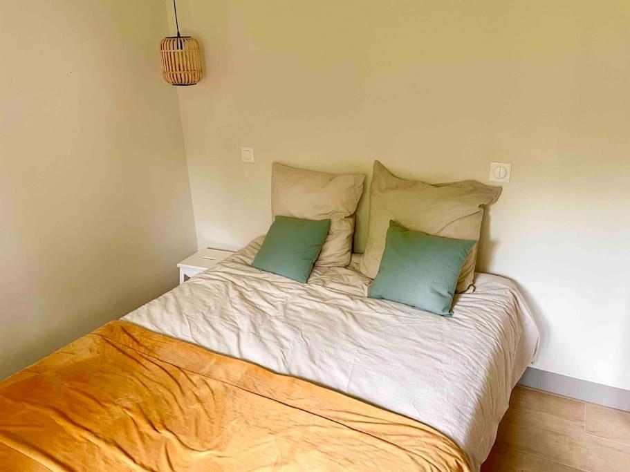Petite Maison Avec Jardin Au Calme Флоарак Екстериор снимка